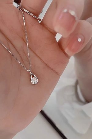Trendy Minimalist Water Drop Necklace, High-End Light Luxury Design, 2025 Must-Have Fashion Accessory for Elegant Style
