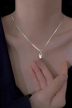 Trendy Minimalist Water Drop Necklace, High-End Light Luxury Design, 2025 Must-Have Fashion Accessory for Elegant Style