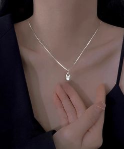 Trendy Minimalist Water Drop Necklace, High-End Light Luxury Design, 2025 Must-Have Fashion Accessory for Elegant Style
