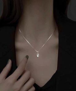 Trendy Minimalist Water Drop Necklace, High-End Light Luxury Design, 2025 Must-Have Fashion Accessory for Elegant Style