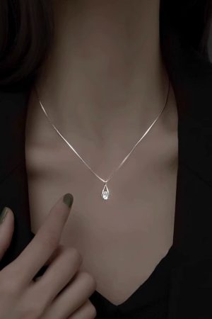 Trendy Minimalist Water Drop Necklace, High-End Light Luxury Design, 2025 Must-Have Fashion Accessory for Elegant Style