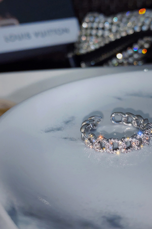 Trendy Minimalist Women's Open Ring with Sparkling Diamonds - High-End Light Luxury Niche Design for 2025