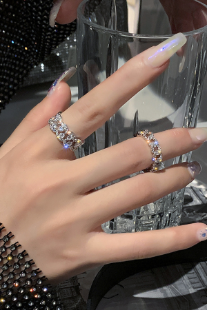 Trendy Minimalist Women's Open Ring with Sparkling Diamonds - High-End Light Luxury Niche Design for 2025