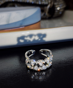 Trendy Minimalist Women's Open Ring with Sparkling Diamonds - High-End Light Luxury Niche Design for 2025