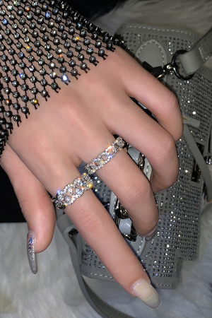 Trendy Minimalist Women's Open Ring with Sparkling Diamonds - High-End Light Luxury Niche Design for 2025