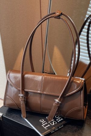 Trendy Oil Wax Leather Shoulder Bag - Retro Small Square Underarm Bag for Women, High-End Niche Fashion for Autumn 2025