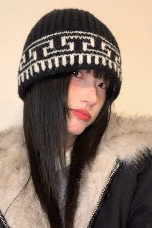 Trendy Oversized Retro Jacquard Knitted Wool Hat for Women - Warm Ear Protection, Full Coverage, Face-Slimming Autumn & Winter Fashion
