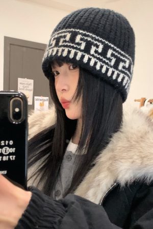 Trendy Oversized Retro Jacquard Knitted Wool Hat for Women - Warm Ear Protection, Full Coverage, Face-Slimming Autumn & Winter Fashion