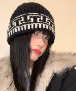 Trendy Oversized Retro Jacquard Knitted Wool Hat for Women - Warm Ear Protection, Full Coverage, Face-Slimming Autumn & Winter Fashion