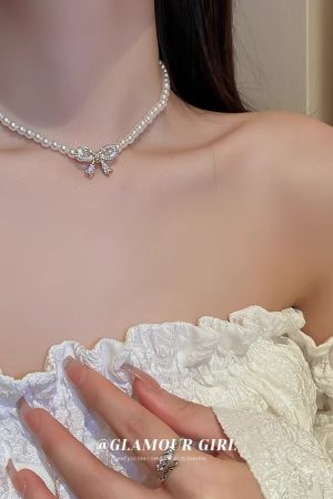 Trendy Pearl Bowknot Necklace for Women - Light Luxury Clavicle Chain, High-End Niche Design Accessory for 2025 Fashion