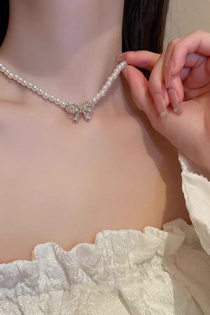 Trendy Pearl Bowknot Necklace for Women - Light Luxury Clavicle Chain, High-End Niche Design Accessory for 2025 Fashion
