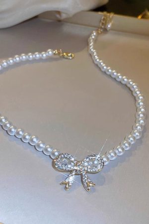 Trendy Pearl Bowknot Necklace for Women - Light Luxury Clavicle Chain, High-End Niche Design Accessory for 2025 Fashion