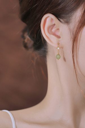 Trendy Pearl Ear Clip Earrings for Women, No Piercing Required, 2025 Ancient Style High-End Niche Design Ear Studs
