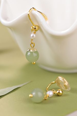 Trendy Pearl Ear Clip Earrings for Women, No Piercing Required, 2025 Ancient Style High-End Niche Design Ear Studs