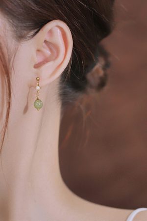 Trendy Pearl Ear Clip Earrings for Women, No Piercing Required, 2025 Ancient Style High-End Niche Design Ear Studs