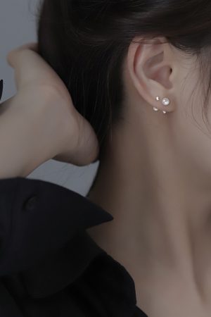 Trendy Pearl Stud Earrings 2025 - Elegant Ear Cuff Design for Women, Chic and High-End Fashion Accessory