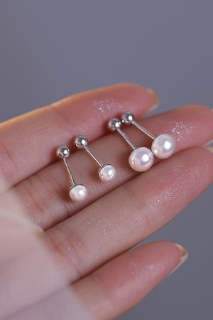 Trendy Pearl Stud Earrings 2025 - Elegant Ear Cuff Design for Women, Chic and High-End Fashion Accessory