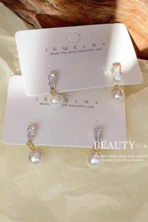 Trendy Pearl Stud Earrings for Women - 2025 French Light Luxury Design for Ear Piercings, High-End Niche Fashion Accessory