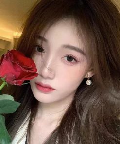 Trendy Pearl Stud Earrings for Women - 2025 French Light Luxury Design for Ear Piercings, High-End Niche Fashion Accessory