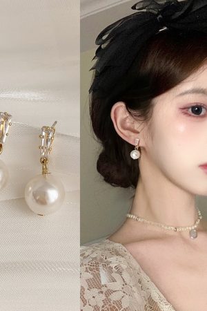Trendy Pearl Stud Earrings for Women - 2025 French Light Luxury Design for Ear Piercings, High-End Niche Fashion Accessory