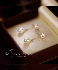 Trendy Pearl Stud Earrings for Women - Lightweight Luxury Design for Ear Piercings, Perfect for Autumn and Winter Fashion