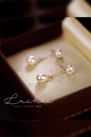 Trendy Pearl Stud Earrings for Women - Lightweight Luxury Design for Ear Piercings, Perfect for Autumn and Winter Fashion