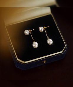 Trendy Pearl Stud Earrings for Women - Lightweight Luxury Design for Ear Piercings, Perfect for Autumn and Winter Fashion