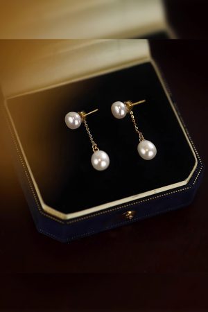 Trendy Pearl Stud Earrings for Women - Lightweight Luxury Design for Ear Piercings, Perfect for Autumn and Winter Fashion