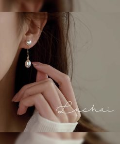 Trendy Pearl Stud Earrings for Women - Lightweight Luxury Design for Ear Piercings, Perfect for Autumn and Winter Fashion