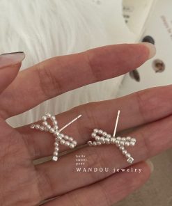 Trendy Pearl Stud Earrings for Women - Lightweight Luxury High-End Ear Accessories, Elegant and Sophisticated Jewelry 2025