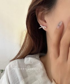 Trendy Pearl Stud Earrings for Women - Lightweight Luxury High-End Ear Accessories, Elegant and Sophisticated Jewelry 2025