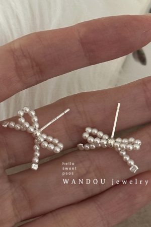 Trendy Pearl Stud Earrings for Women - Lightweight Luxury High-End Ear Accessories, Elegant and Sophisticated Jewelry 2025