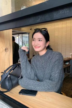 Trendy Pumpkin Cable-Knit Pullover Sweater for Women - Vintage-Inspired Round Neck Short Top with High-End Feel