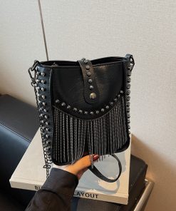 Trendy Retro Chain Crossbody Bucket Bag for Women - High-End Commuting Style for Spring/Summer 2025