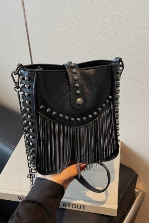 Trendy Retro Chain Crossbody Bucket Bag for Women - High-End Commuting Style for Spring/Summer 2025
