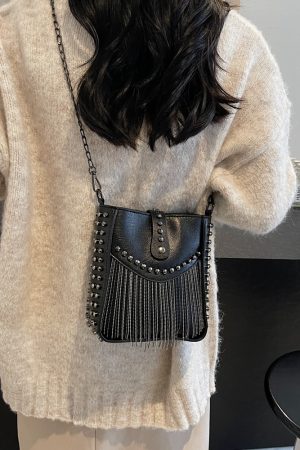 Trendy Retro Chain Crossbody Bucket Bag for Women - High-End Commuting Style for Spring/Summer 2025