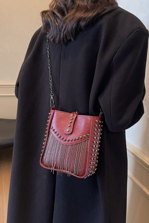 Trendy Retro Chain Crossbody Bucket Bag for Women - High-End Commuting Style for Spring/Summer 2025