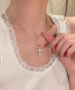 Trendy Shining Cross Necklace for Women - Lightweight Luxury Clavicle Chain for Autumn & Winter Sweater Fashion 2025