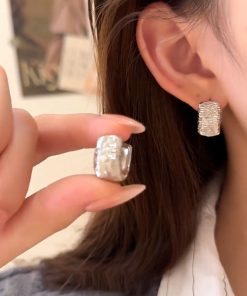 Trendy Silver Atmosphere Earrings â€“ Versatile Fashion Jewelry for All Seasons, Stylish Design for Modern Women