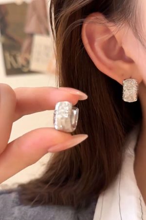 Trendy Silver Atmosphere Earrings â€“ Versatile Fashion Jewelry for All Seasons, Stylish Design for Modern Women