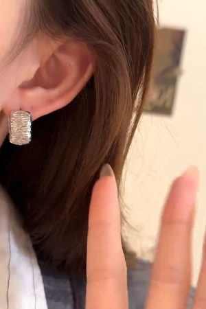 Trendy Silver Atmosphere Earrings â€“ Versatile Fashion Jewelry for All Seasons, Stylish Design for Modern Women