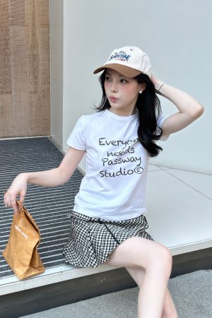 Trendy Slim Fit Crayon Slogan Crop Top T-Shirt for Women, Figure-Flattering Short Sleeve, Y2K Style, Casual Chic Fashion