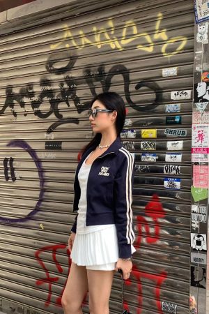Trendy Slim-Fit Short Cardigan Jacket for Women - Spring Autumn Fashion Top for Stylish Looks