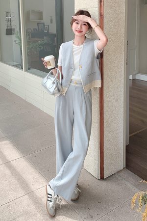 Trendy Spring Three-Piece Casual Suit: Blue Vest and Wide-Leg Pants OOTD Outfit for a High-End Look