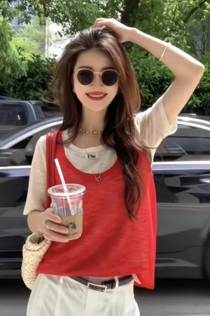 Trendy Summer 2025 Women's Two-Piece Short Sleeve Knitted Top - Stylish Knit Set for Warm Weather Outfits