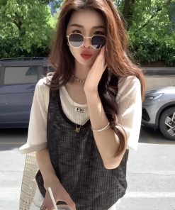Trendy Summer 2025 Women's Two-Piece Short Sleeve Knitted Top - Stylish Knit Set for Warm Weather Outfits