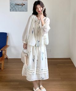 Trendy Summer Chinese Style Outfit Set - Age-Reducing Top and Skirt Ensemble for Perfect May Day OOTD