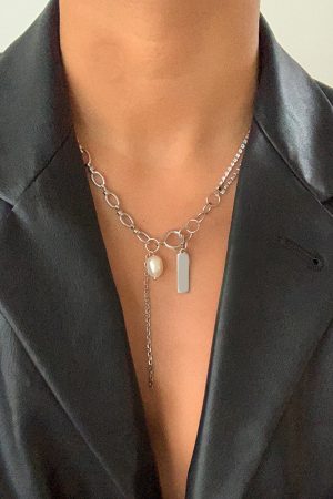 Trendy Two-Tone Gold and Silver Clavicle Chain Necklace with Diamond-Inlaid Metal and Pearl Accents