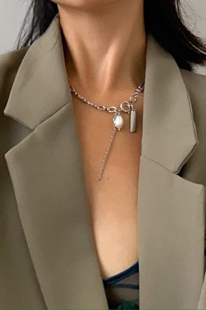 Trendy Two-Tone Gold and Silver Clavicle Chain Necklace with Diamond-Inlaid Metal and Pearl Accents