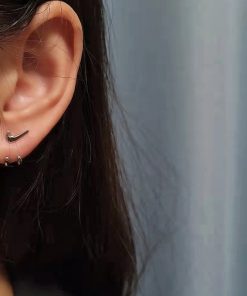 Trendy Unisex Hip-Hop Checkmark Claw Earrings for Men and Women - Stylish Niche Accessories for Fashion Lovers